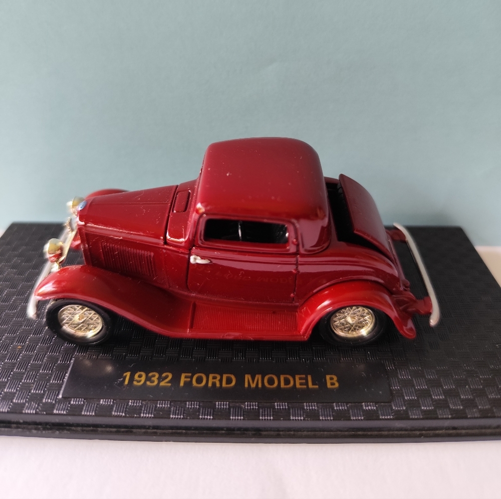 Classic Red 1932 Ford Model B Diecast Car